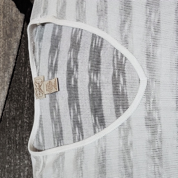 EYELASH COUTURE WHITE STRIPED MESH V-NECK SHORT SLEEVE TOP MEDIUM - Picture 2 of 12
